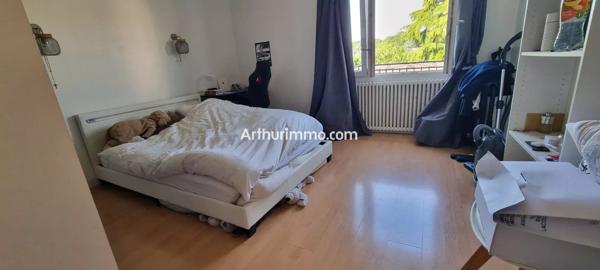 Vente                                                      Maison
                        
                     6 pièces                      146 m2                     à Sucy-en-Brie