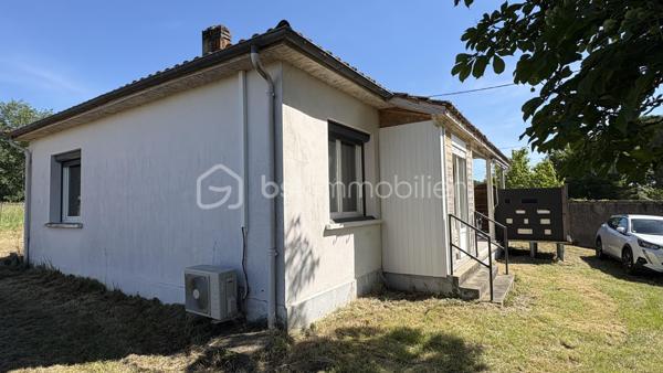 Située sur la commune de Prigonrieux, dans un environnement agréable et sans mitoyenneté, cette maison individuelle de 1966 entièrement rénovée à l’intérieur saura séduire les acquéreurs à la recherche d’un bien immédiatement habitable avec potentiel d’évolution.

Édifiée sur une parcelle de 1 270 m² classée en zone UC, cette maison de plain-pied développe environ 72 m² habitables et se compose :

✨ D’une belle pièce de vie lumineuse avec cuisine ouverte d’environ 39 m²
✨ Deux chambres
✨ Une salle de bain rénovée avec baignoire, douche et double vasque
✨ WC indépendant
✨ Cellier et dégagement

‼️ PAS DE GARAGE 


L’intérieur a bénéficié d’une rénovation moderne et soignée offrant un cadre de vie confortable et chaleureux.

Côté équipements :
✔ Climatisation réversible dans la pièce de vie
✔ Chauffage électrique
✔ DPE C / GES A
✔ Raccordement au tout-à-l’égout

À l’extérieur, la toiture est en bon état. Quelques travaux d’entretien et d’aménagement pourront être envisagés à moyen terme concernant les avant-toits, les gouttières, les façades, ainsi que la création d’un espace de stationnement et l’installation d’un portail.

Le terrain en zone UC offre également un potentiel intéressant pour de futurs aménagements.

💰 Prix : 136 000 € HAI
Foncier : 912€ / an 

📍 Une maison idéale pour un premier achat, une résidence principale ou un investissement locatif.

💼 Idéal investisseur !

Cette maison entièrement rénovée de 73 m², classée DPE C, constitue une belle opportunité d’investissement locatif sur la commune de Prigonrieux.

Le loyer est estimé entre 800 € et 850 € hors charges par mois, soit une rentabilité brute potentielle d’environ 7 % selon les conditions d’acquisition. Aucun travaux intérieurs à prévoir, grand terrain de 1 270 m² et bonne performance énergétique : autant d’atouts favorisant une mise en location rapide et une gestion sereine du bien.

Une opportunité rare pour un investissement clé en main aux portes de Bergerac.

📞 Pour plus d’informations ou organiser une visite :
Legrand Angélique – BSK Immobilier
06 15 25 08 23
« Votre projet, ma priorité »