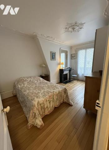 Paris 18e - Lamarck. 62m², 2 Ch. Rénové, 5e Asc, Balcon. Parquet. Chauf. Gaz. 627 500 € FAI