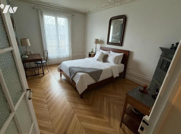 Paris 18e - Lamarck. 62m², 2 Ch. Rénové, 5e Asc, Balcon. Parquet. Chauf. Gaz. 627 500 € FAI