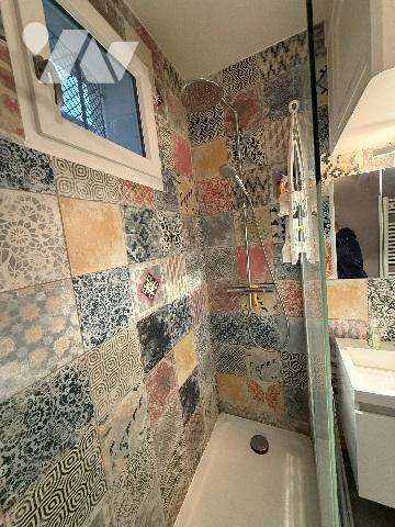 Paris 18e - Lamarck. 62m², 2 Ch. Rénové, 5e Asc, Balcon. Parquet. Chauf. Gaz. 627 500 € FAI