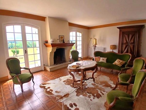 Maison familiale traditionnelle, à proximité des commodités locales