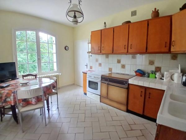 Maison familiale traditionnelle, à proximité des commodités locales