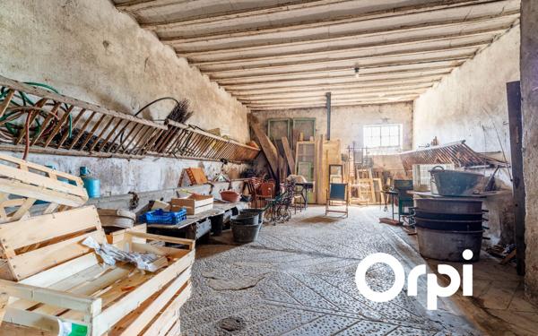 Maison à vendre    5 pièces • 220 m2 Lentilly