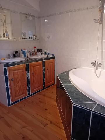 La Crèche,  maison en pierres 4 chambres, terrain, dépendances.