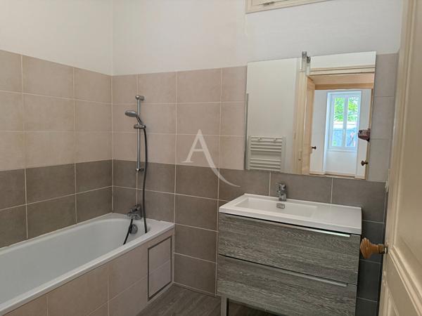 Appartement Cognac 2 chambres et terrasse 60 m2.