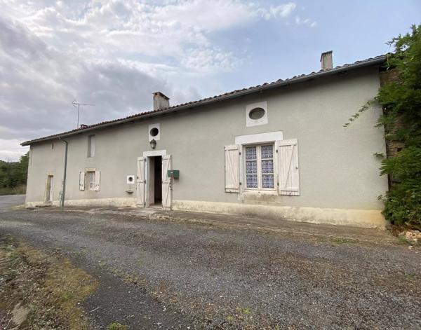 Maison à rénover avec grange et terrain à 20 minutes de Civray