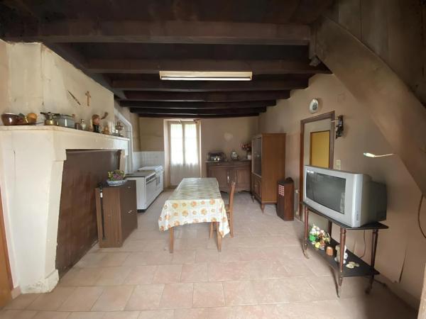 Maison à rénover avec grange et terrain à 20 minutes de Civray