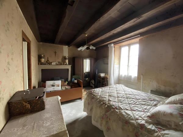 Maison à rénover avec grange et terrain à 20 minutes de Civray