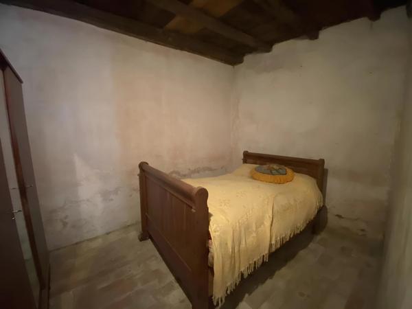 Maison à rénover avec grange et terrain à 20 minutes de Civray