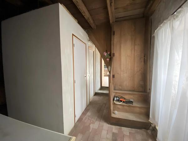 Maison à rénover avec grange et terrain à 20 minutes de Civray