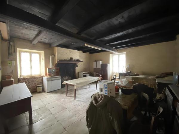 Maison à rénover avec grange et terrain à 20 minutes de Civray
