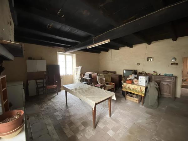 Maison à rénover avec grange et terrain à 20 minutes de Civray