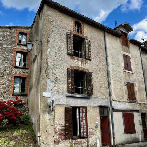 Petite maison à rénover – Au cœur de la ville historique de Bellac