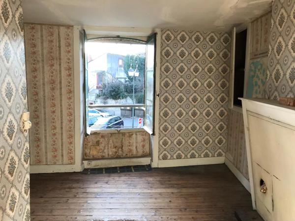 Petite maison à rénover – Au cœur de la ville historique de Bellac