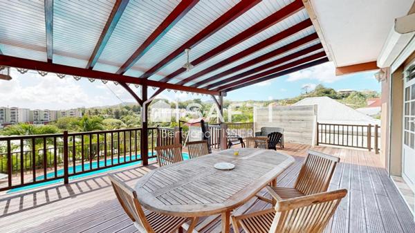 Maison 3 appartements vue mer, piscine, potentiel locatif