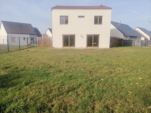 Maison de 139m² - Ecommoy - 4 chambres - jardin dans quartier calme
