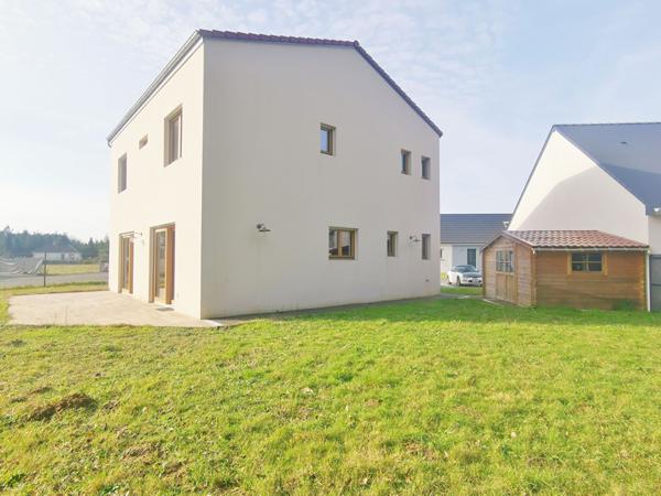 Maison de 139m² - Ecommoy - 4 chambres - jardin dans quartier calme