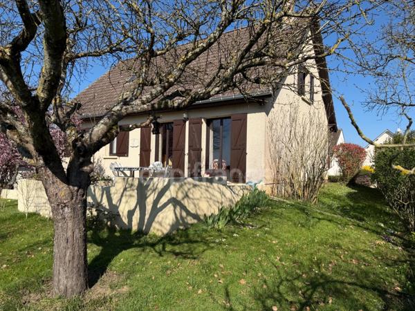 Maison à vendre 7 pièces de 141 m2 Saint Georges sur Baulche (89) 4 chambres. Sous sol. Terrain