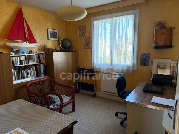 Maison à vendre 7 pièces de 141 m2 Saint Georges sur Baulche (89) 4 chambres. Sous sol. Terrain