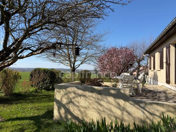 Maison à vendre 7 pièces de 141 m2 Saint Georges sur Baulche (89) 4 chambres. Sous sol. Terrain