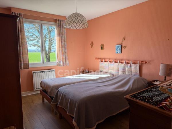 Maison à vendre 7 pièces de 141 m2 Saint Georges sur Baulche (89) 4 chambres. Sous sol. Terrain