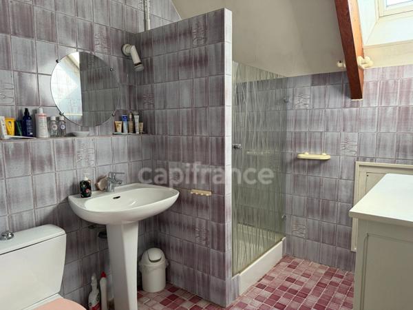 Maison à vendre 7 pièces de 141 m2 Saint Georges sur Baulche (89) 4 chambres. Sous sol. Terrain