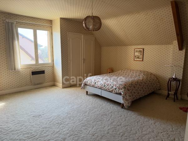 Maison à vendre 7 pièces de 141 m2 Saint Georges sur Baulche (89) 4 chambres. Sous sol. Terrain