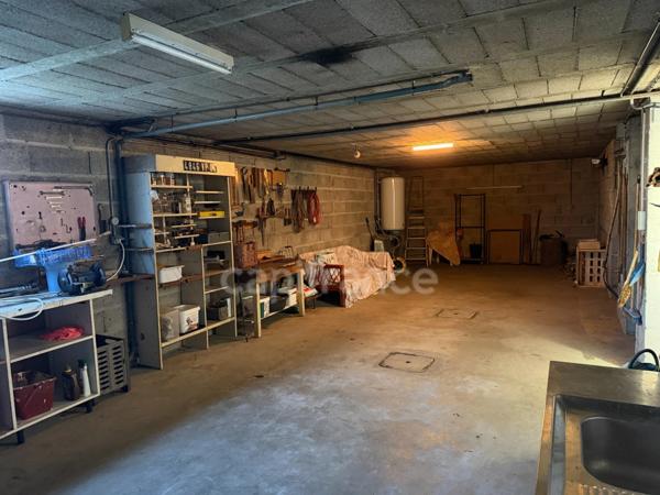 Maison à vendre 7 pièces de 141 m2 Saint Georges sur Baulche (89) 4 chambres. Sous sol. Terrain