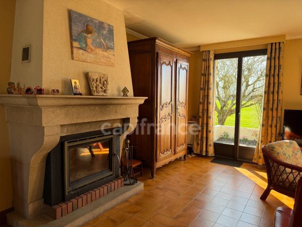 Maison à vendre 7 pièces de 141 m2 Saint Georges sur Baulche (89) 4 chambres. Sous sol. Terrain