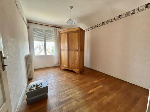 Maison ancienne à rafraîchir à vendre à Chatillon sur Indre - 7 pièces, 5 chambres