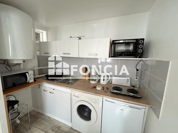 Location Studio meublé 25.19 m² - 18 rue Bury Saumur 49400