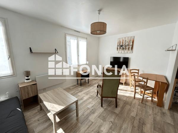 Location Studio meublé 25.19 m² - 18 rue Bury Saumur 49400