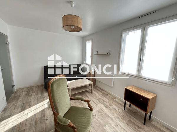 Location Studio meublé 25.19 m² - 18 rue Bury Saumur 49400