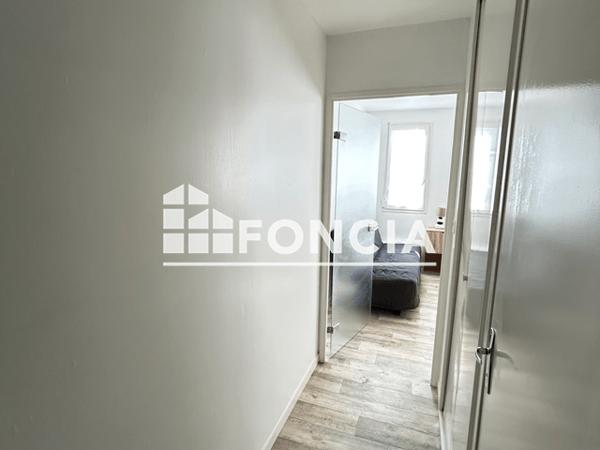 Location Studio meublé 25.19 m² - 18 rue Bury Saumur 49400