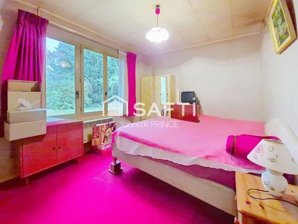 Maison à rénover dans charmant coin de verdure !