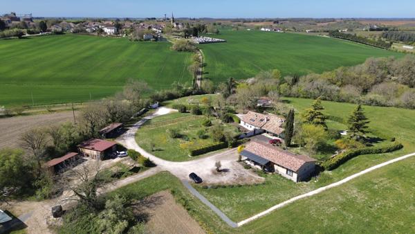 Bourg-de-Visa (82190) Bourg de Visa Domaine éco-responsable avec 4 habitations et activité locative sur 6 ha
