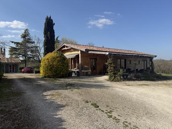 Bourg-de-Visa (82190) Bourg de Visa Domaine éco-responsable avec 4 habitations et activité locative sur 6 ha