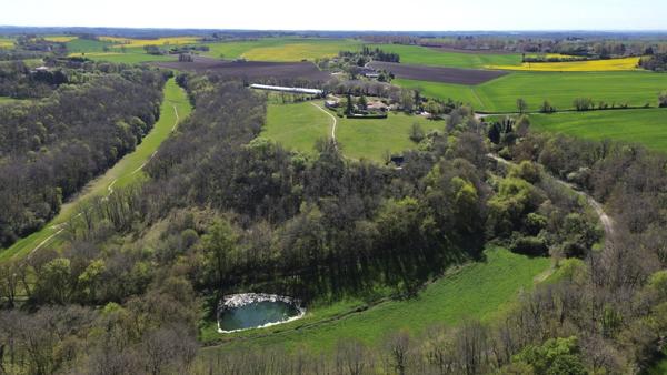 Bourg-de-Visa (82190) Bourg de Visa Domaine éco-responsable avec 4 habitations et activité locative sur 6 ha