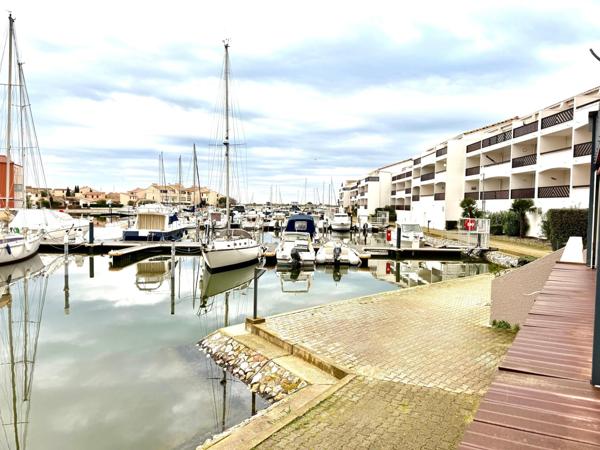 SAINT-CYPRIEN, QUARTIER LES CAPELLANS, FOND DE COMMERCE AVEC VUE PORT