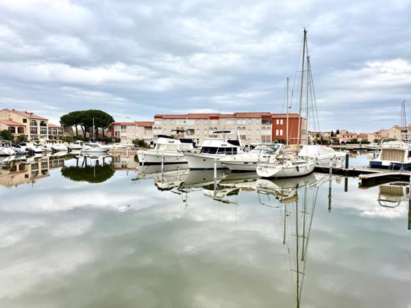 SAINT-CYPRIEN, QUARTIER LES CAPELLANS, FOND DE COMMERCE AVEC VUE PORT