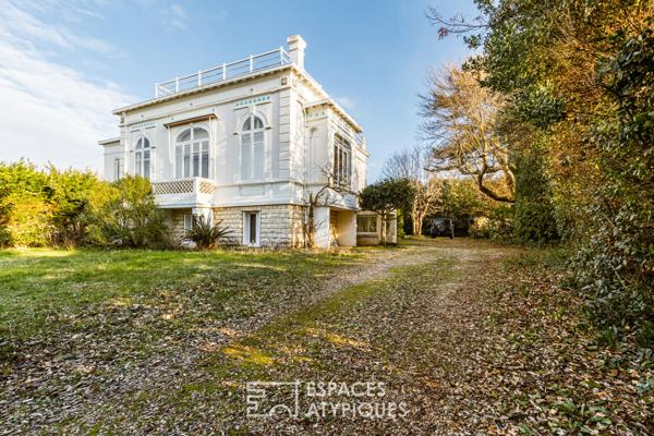 Villa fin XIXème et son parc à proximité immédiate de la mer