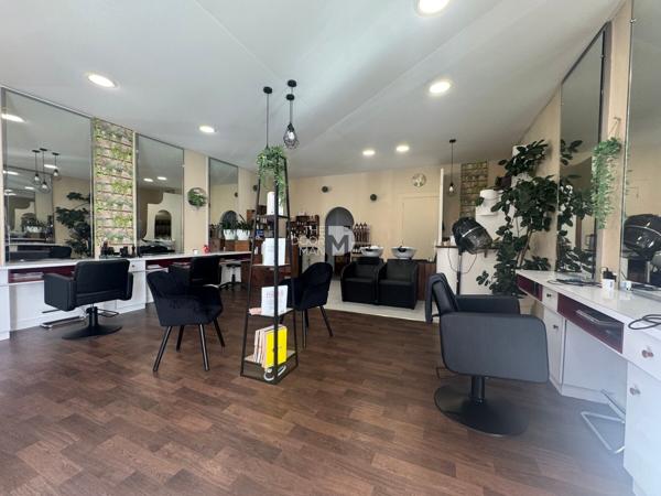 Locaux commerciaux - À vendre - 78 m² - LAVAL | The Door Man