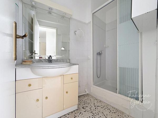 HYERES CENTRE VILLE T/3 AVEC BALCON, PARKING ET CAVE