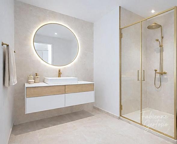 HYERES CENTRE VILLE T/3 AVEC BALCON, PARKING ET CAVE