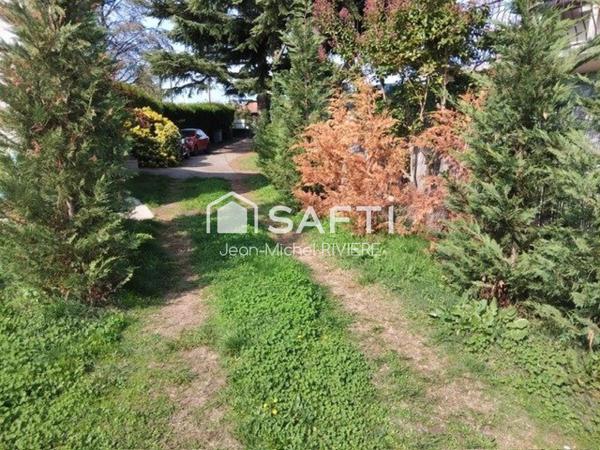 Belle situation avec ce terrain à bâtir de 502 m2, situé dans un secteur calme et résidentiel, sur les hauteurs de Ternay.