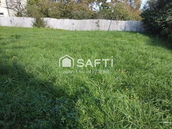 Belle situation avec ce terrain à bâtir de 502 m2, situé dans un secteur calme et résidentiel, sur les hauteurs de Ternay.