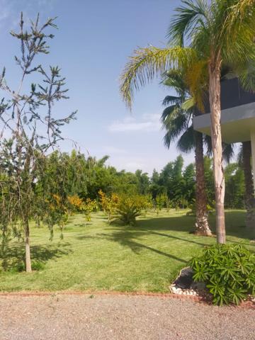 A Vendre Superbe Villa Contemporaine Titrée sans VNA - Route de l'Ourika - 16 km de Marrakech