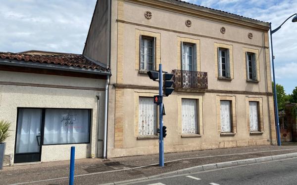 Immeuble à vendre    11 pièces • 281 m2 Launaguet