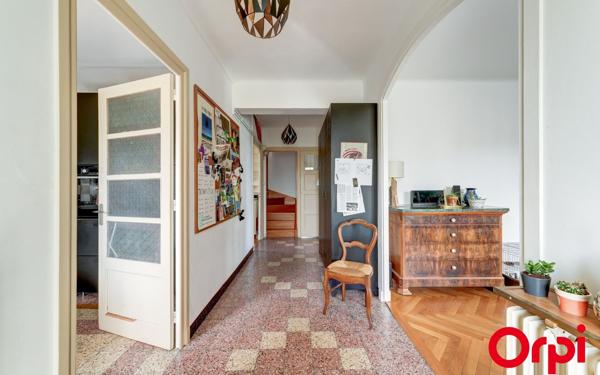 Maison à vendre    7 pièces • 176,56 m2 Vénissieux